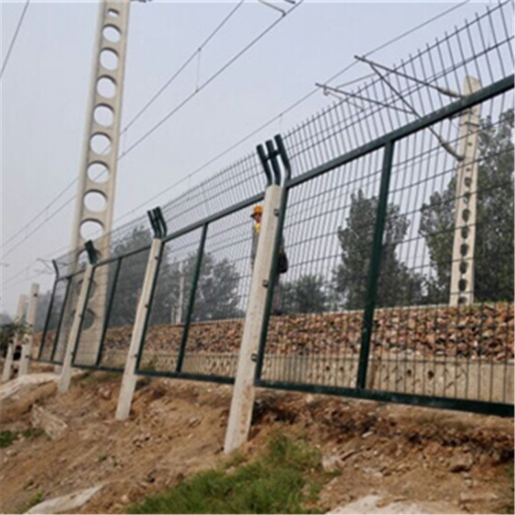 鐵路防護柵欄案例展示圖片4 鐵路防護柵欄案例展示圖片4